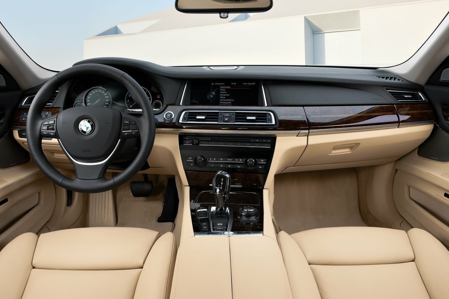 BMW 7 series V (F01/F02/F04) Рестайлинг Седан Long, фото 6