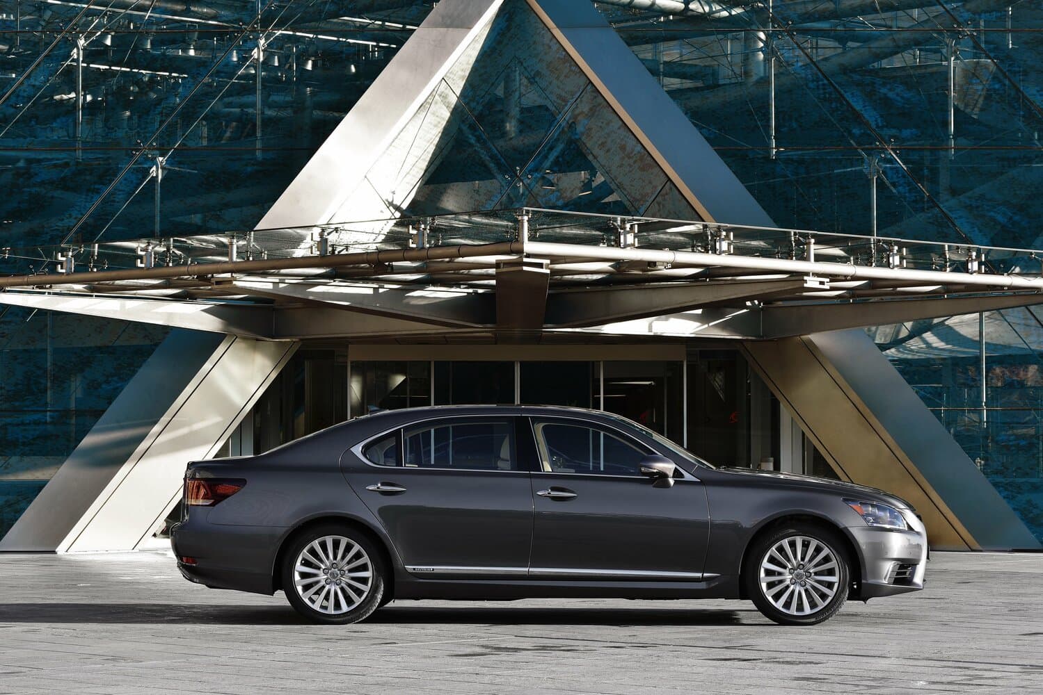 Lexus LS IV Рестайлинг 2 Седан Long, фото 2