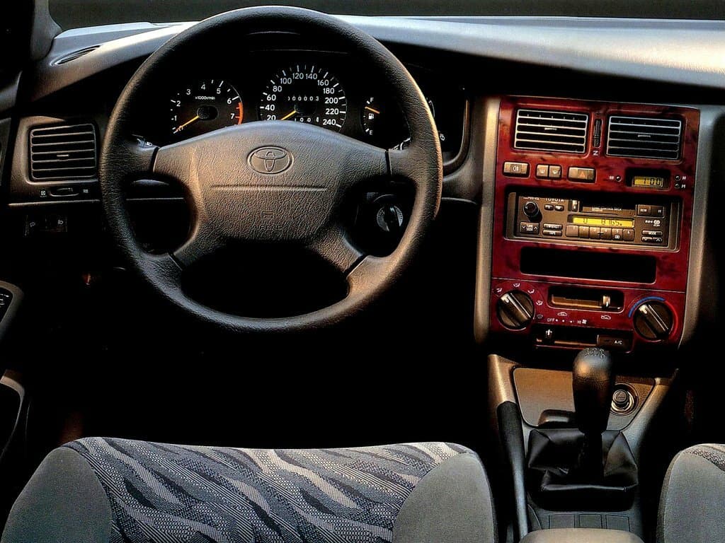 Toyota Carina E Седан, фото 3