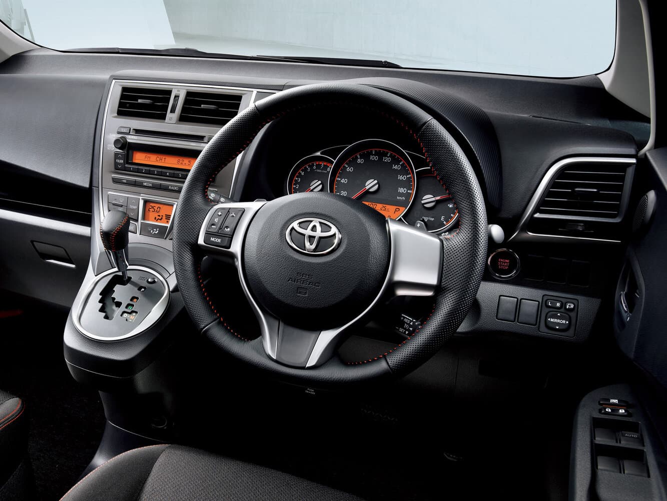 Toyota Ractis II Хэтчбек 5 дв., фото 6